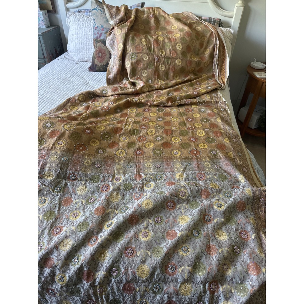 Unbranded Banarasi Silk Saree Womens OS Gold Silver Floral Sequin Embroidered